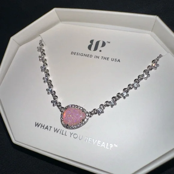 Bomb party October 2024 necklace - Picture 2 of 3